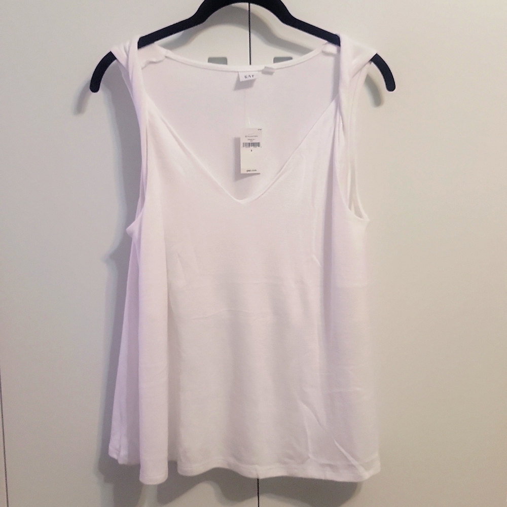 NWT White Knit Sleeveless Top With Twisted Detail